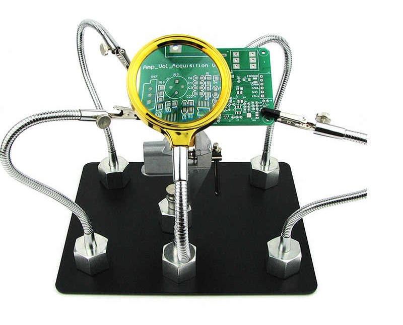 Для пайки платы, других сложных операций пригодится подобное приспособление с увеличительной лупой и держателями
