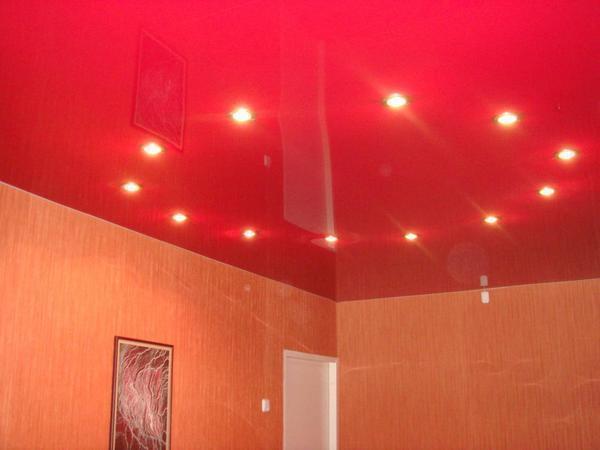 Овал - наиболее популярная схема расположения осветительных приборов, обеспечивающая равномерное освещение помещения