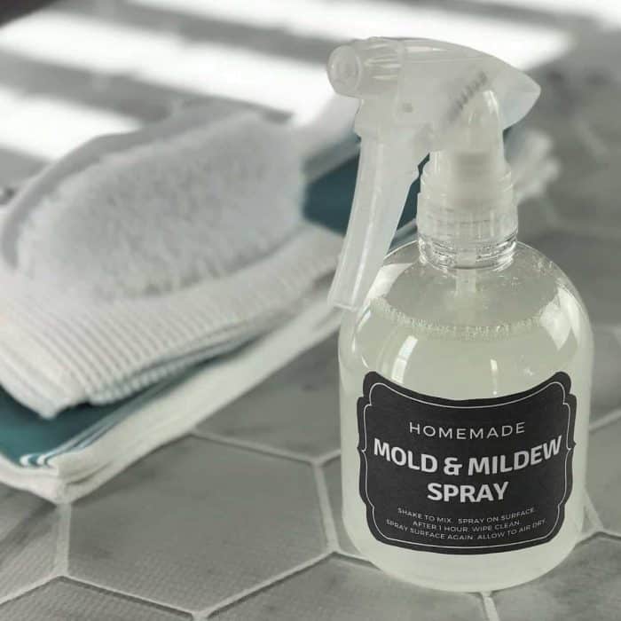 Homemade mold & mildew spray that