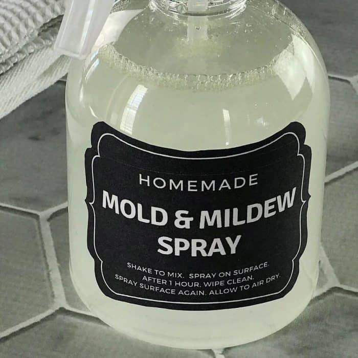 Homemade mold & mildew spray that