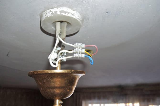 Подключение двойного выключателя на две лампочки фото