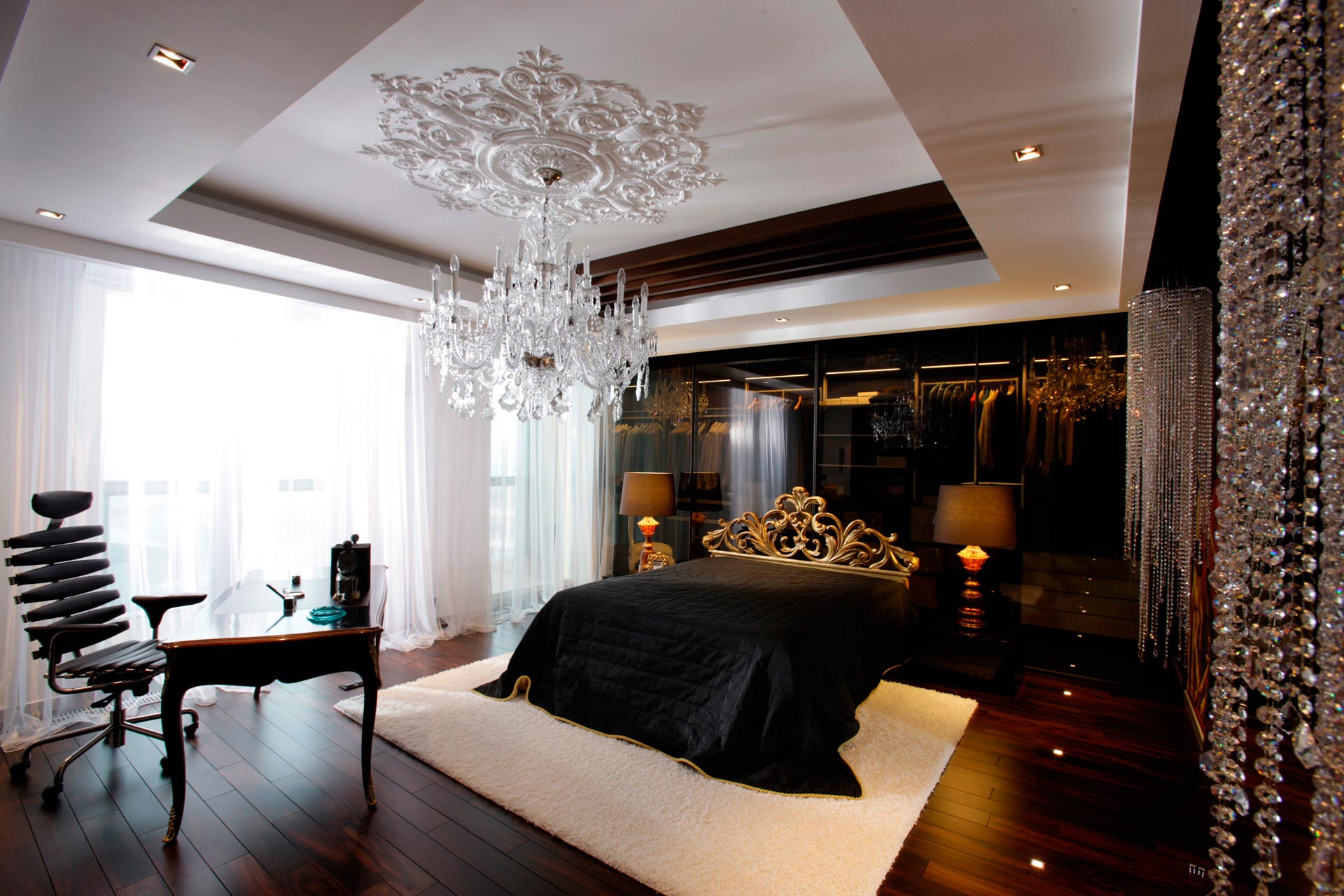 Контрастная спальня в стиле фьюжн