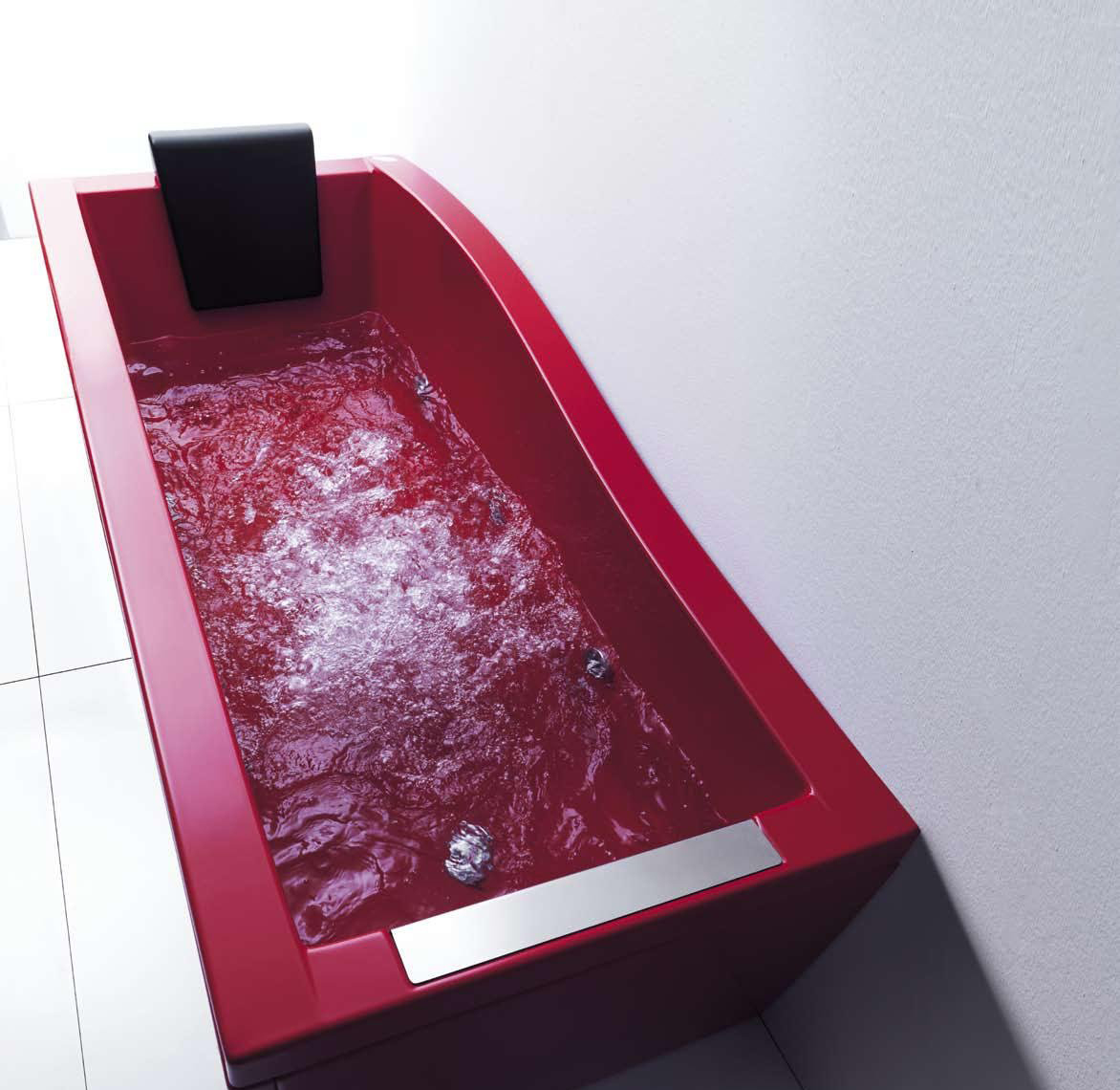 Красная ванна из литьевого мрамора