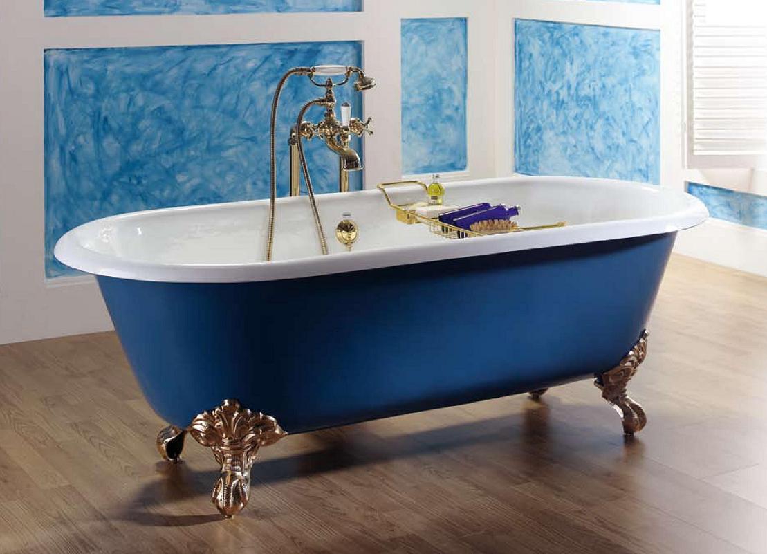 Синяя стальная ванна